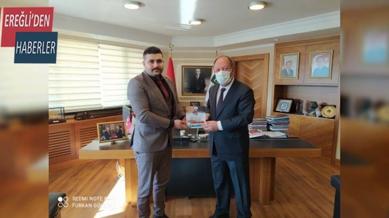 Ülkü ocakları takvimleri takdim ediyor