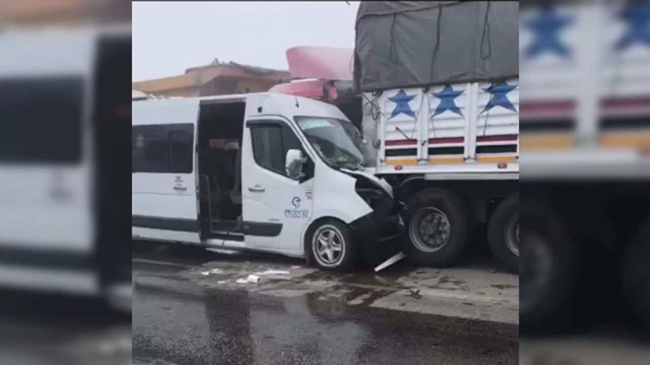 Ereğli'de öğrenci servisi kaza yaptı