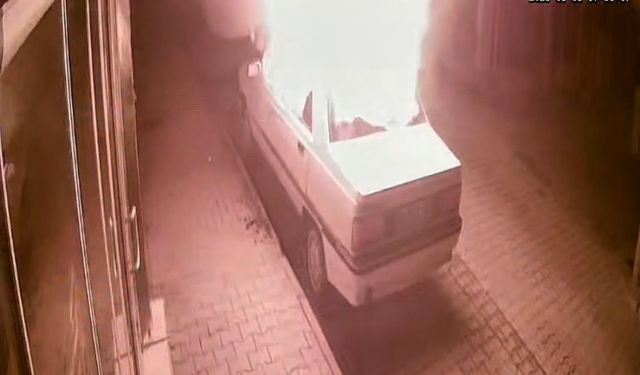 EREĞLİ’DE ARAÇLAR ALEV ALEV YANDI